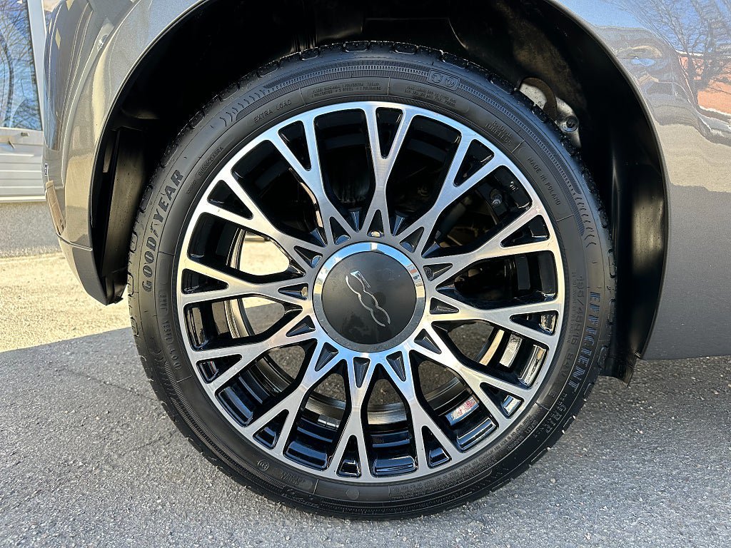 Vehicle Image 15