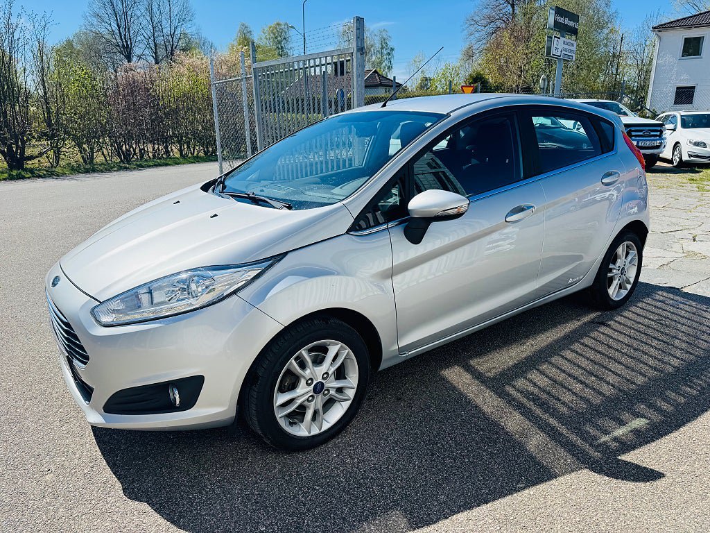Vehicle Image 9
