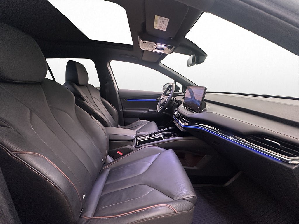 Vehicle Image 32