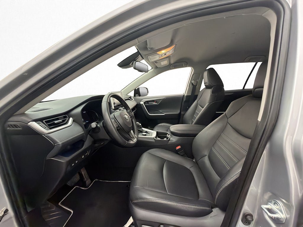Vehicle Image 16