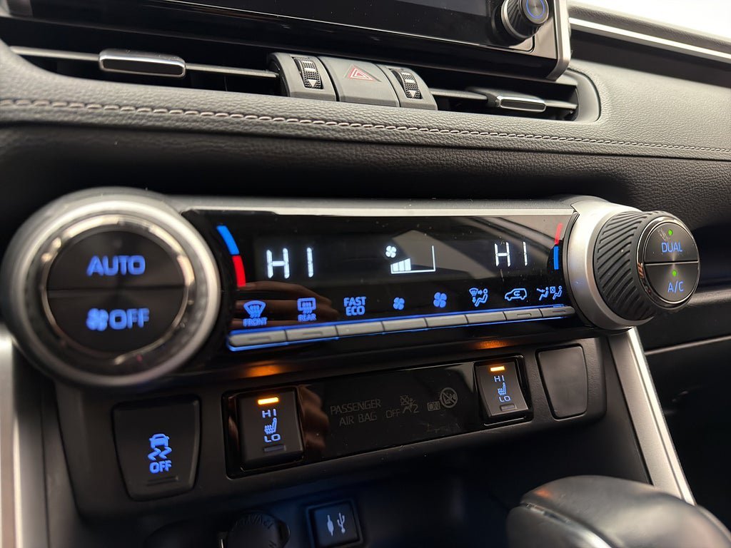 Vehicle Image 21