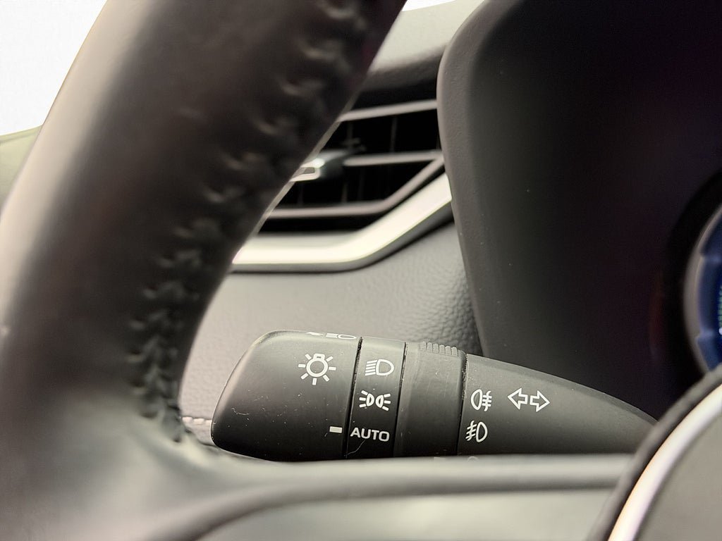 Vehicle Image 25
