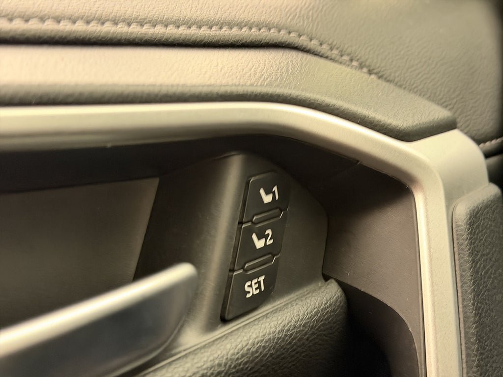 Vehicle Image 28