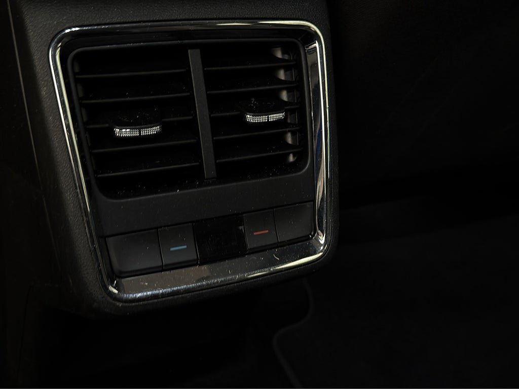 Vehicle Image 28
