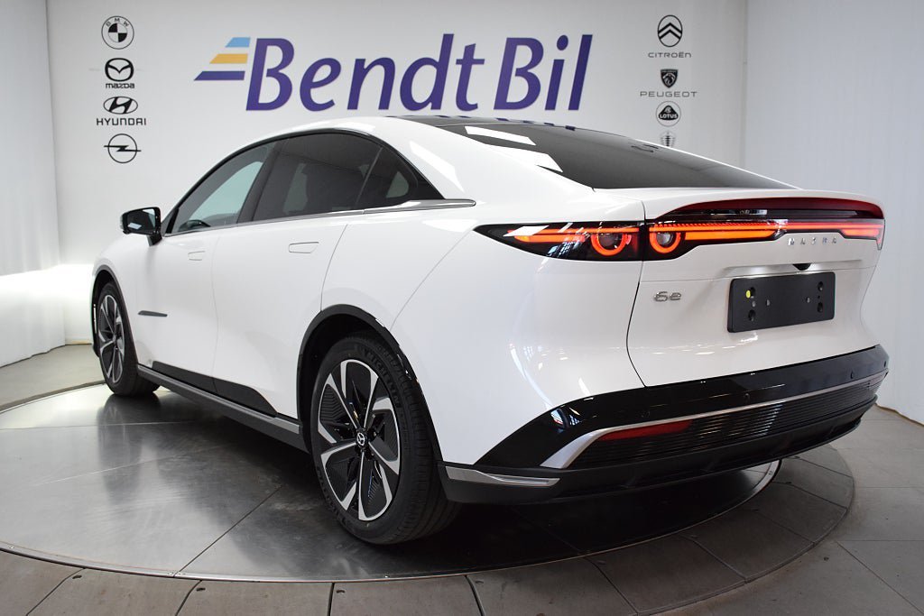 Vehicle Image 7