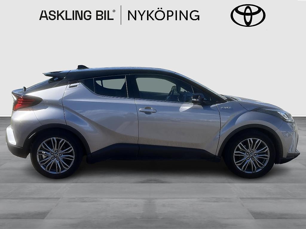 Vehicle Image 12