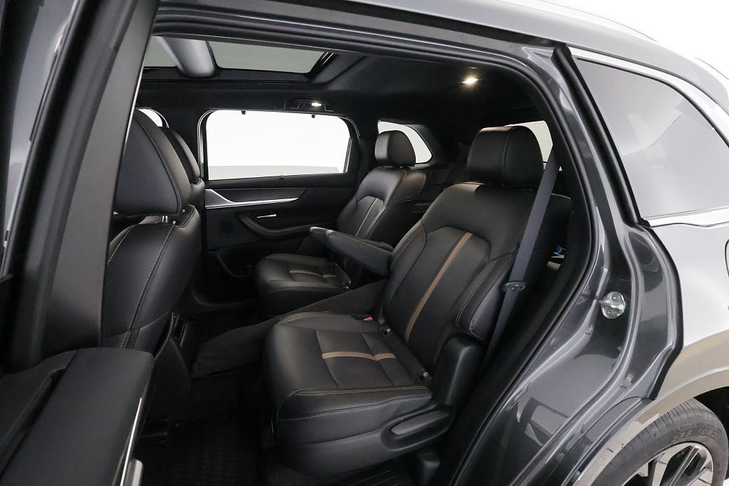 Vehicle Image 15
