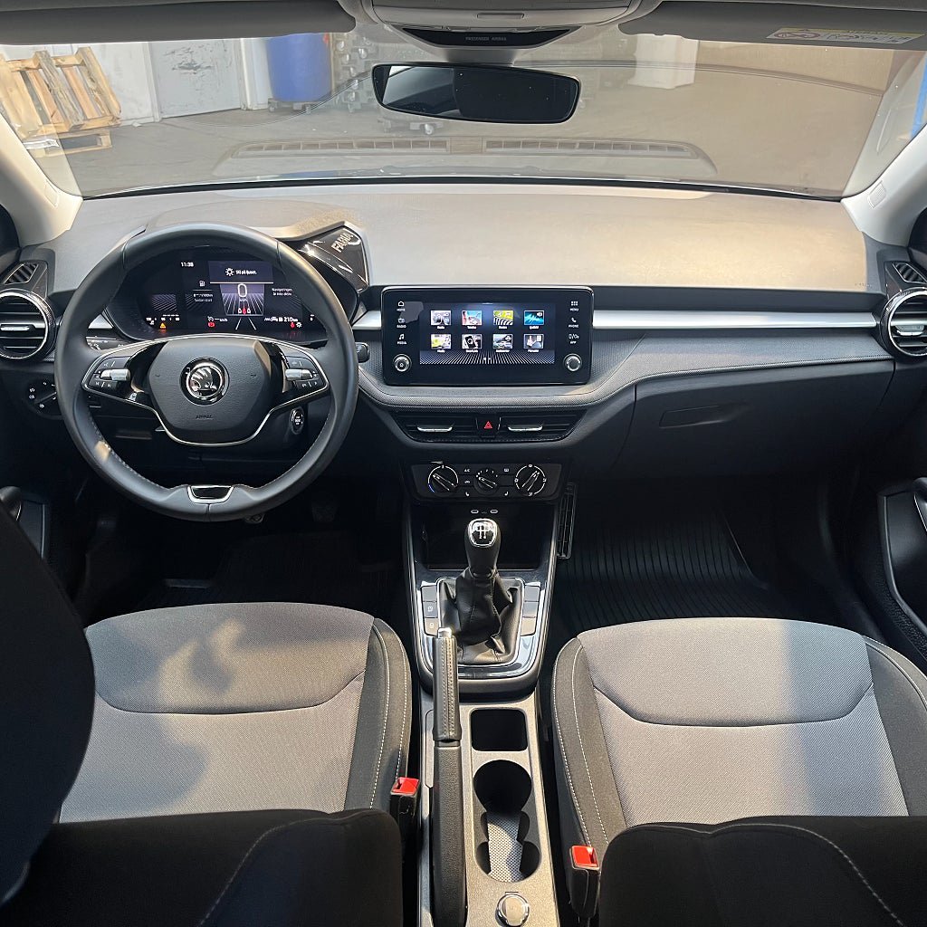 Vehicle Image 9