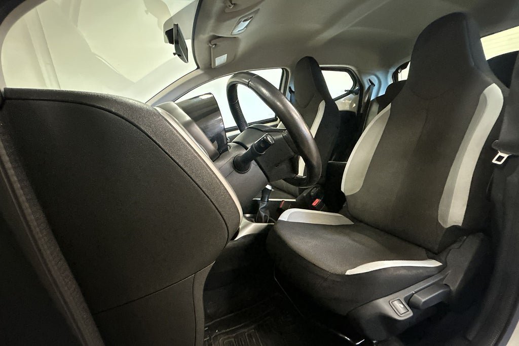 Vehicle Image 9