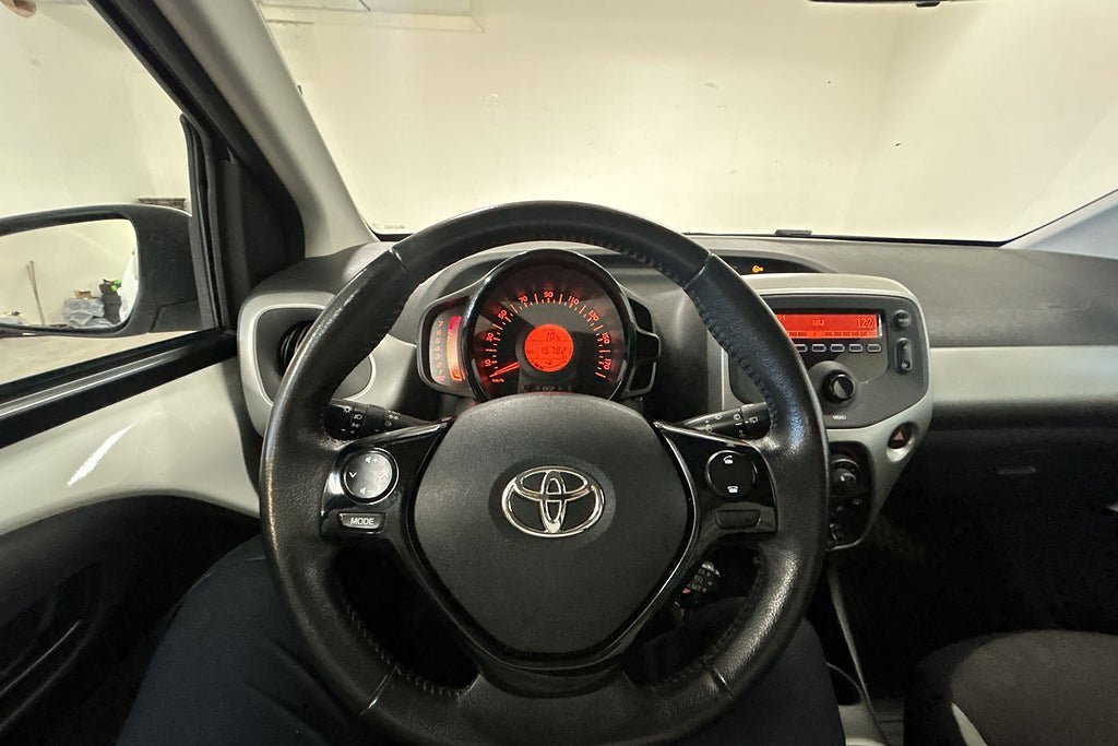 Vehicle Image 11