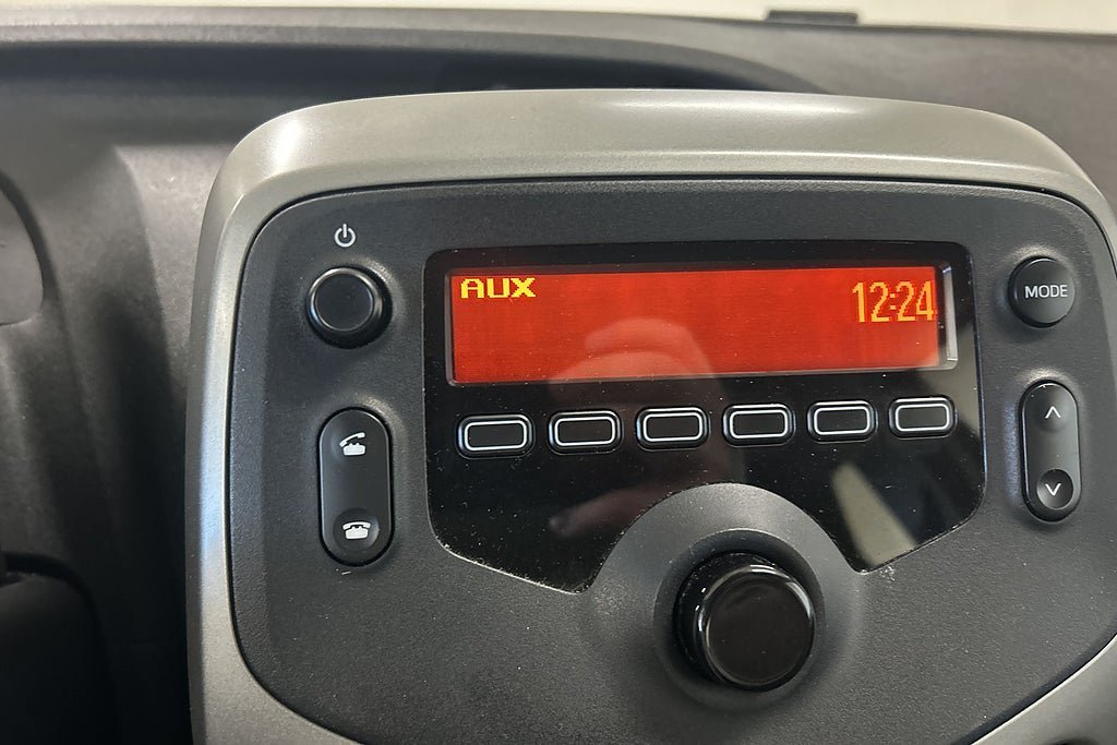 Vehicle Image 15