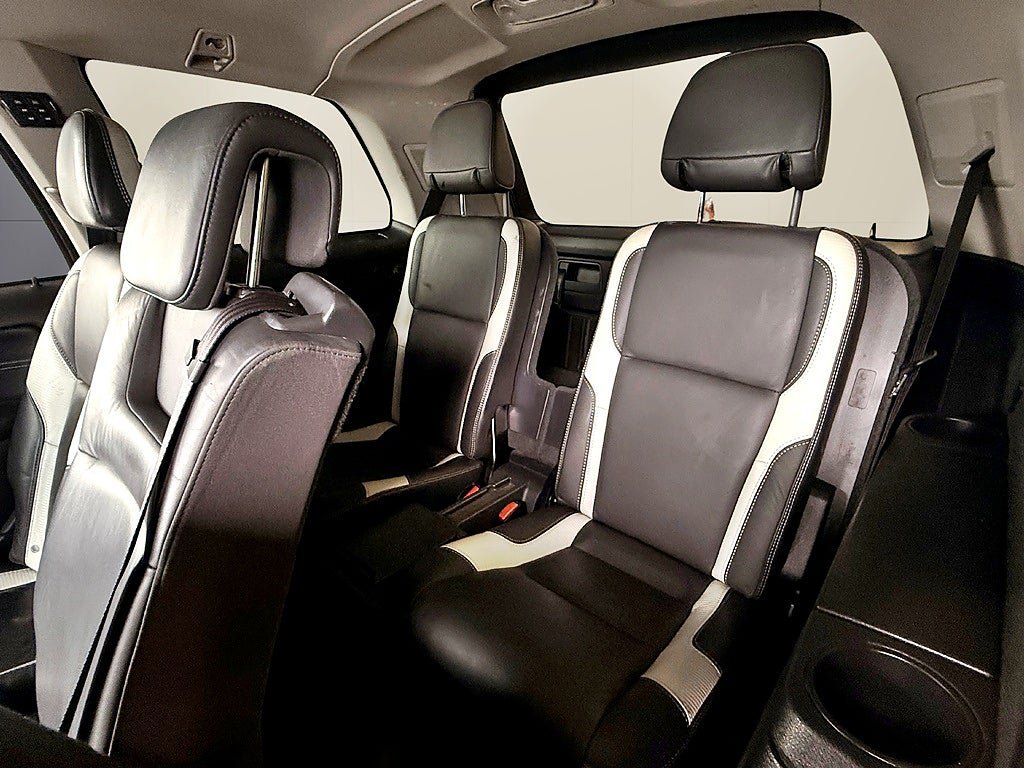 Vehicle Image 11