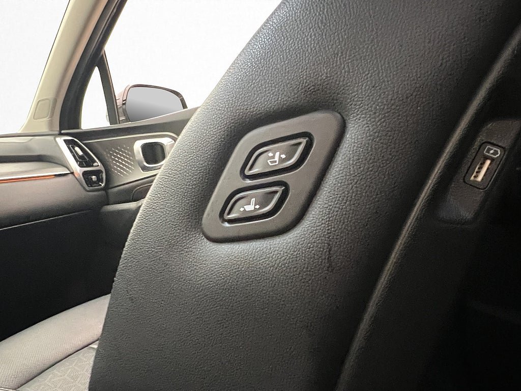 Vehicle Image 26