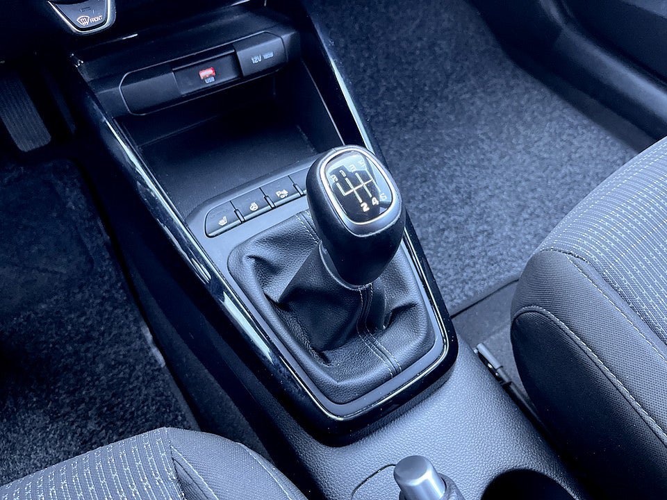 Vehicle Image 12