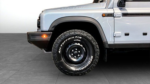 Vehicle Image 9