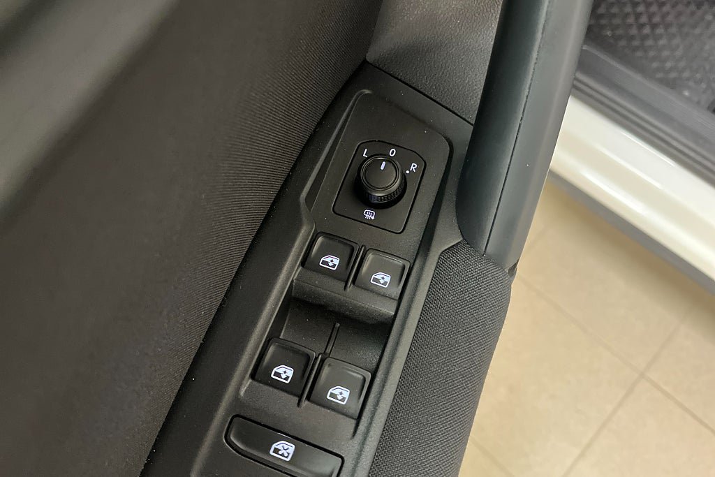 Vehicle Image 23