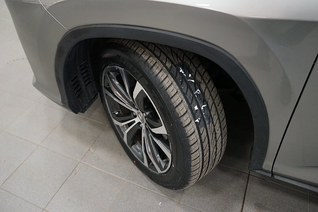 Vehicle Image 9