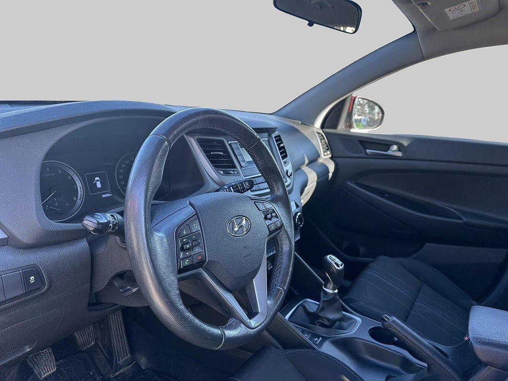 Vehicle Image 16
