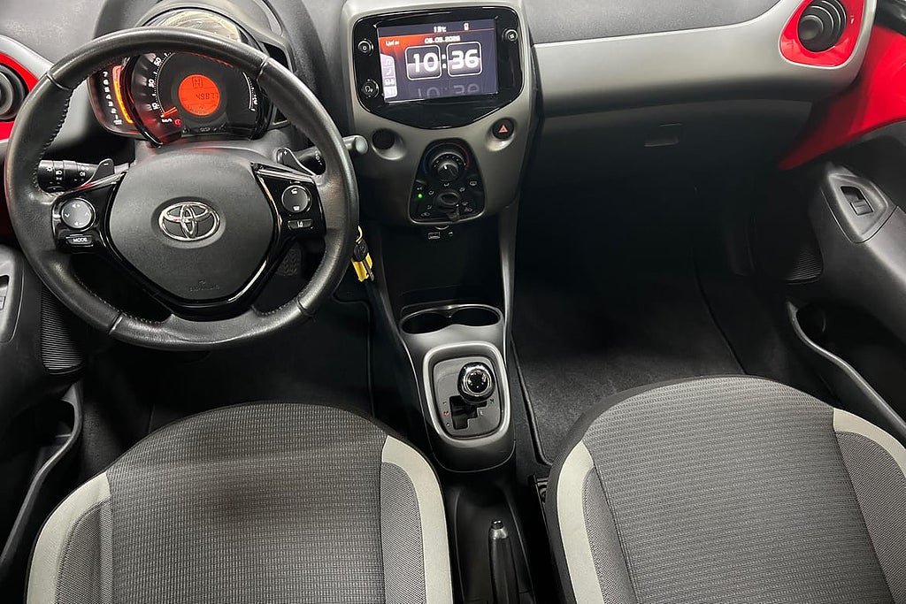 Vehicle Image 7