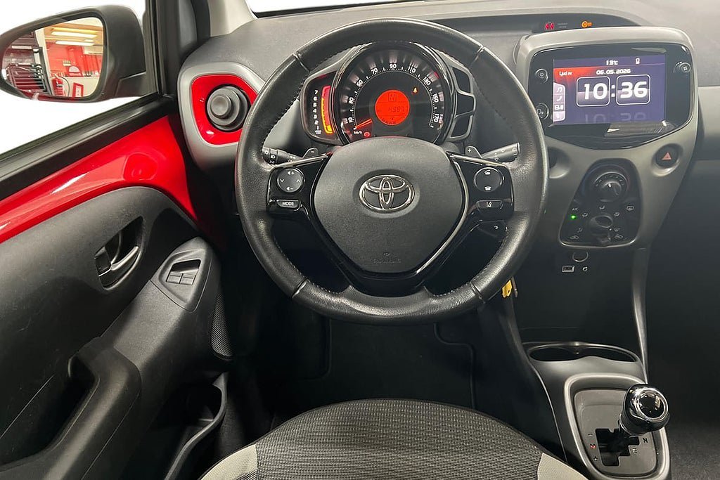 Vehicle Image 8