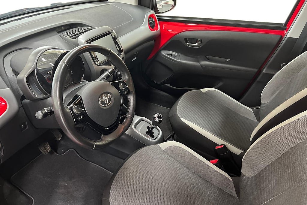Vehicle Image 11