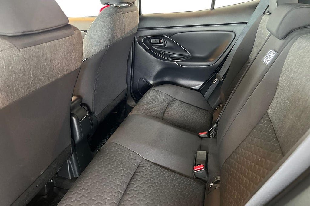 Vehicle Image 12