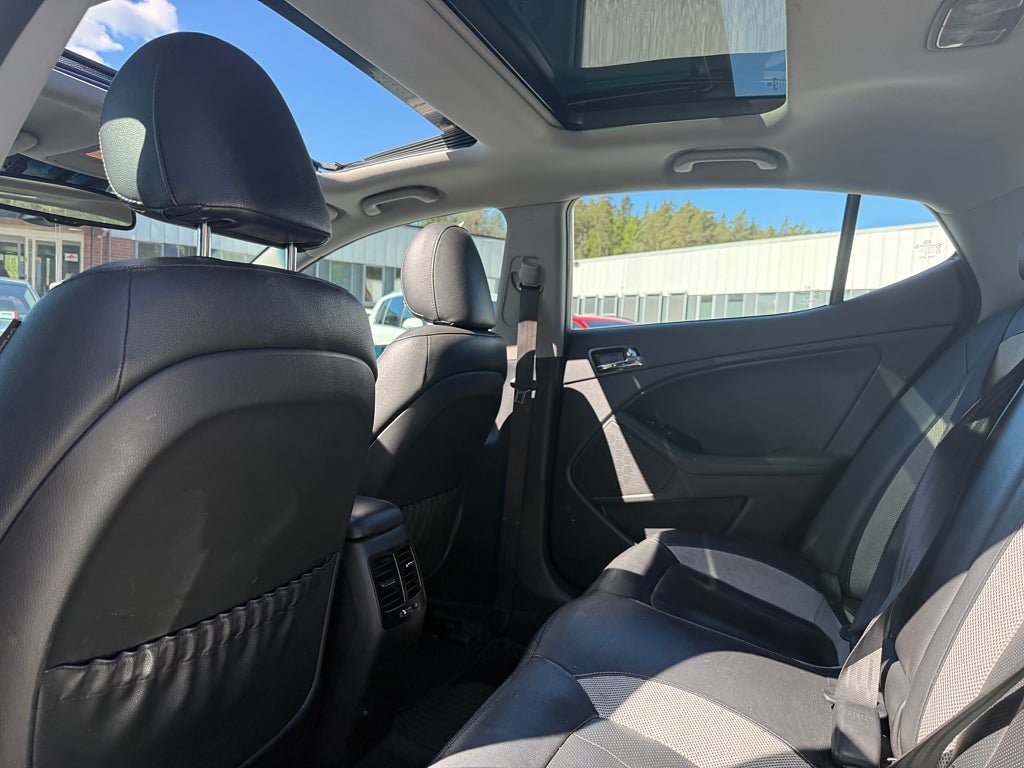 Vehicle Image 16