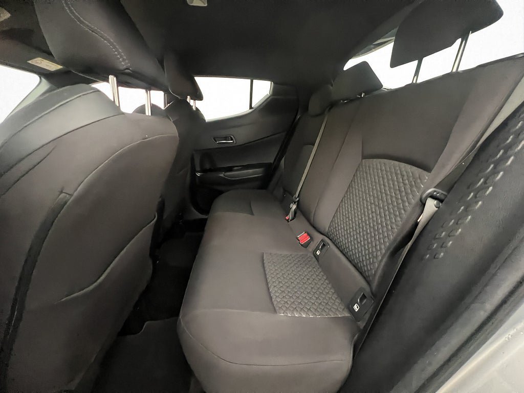 Vehicle Image 25
