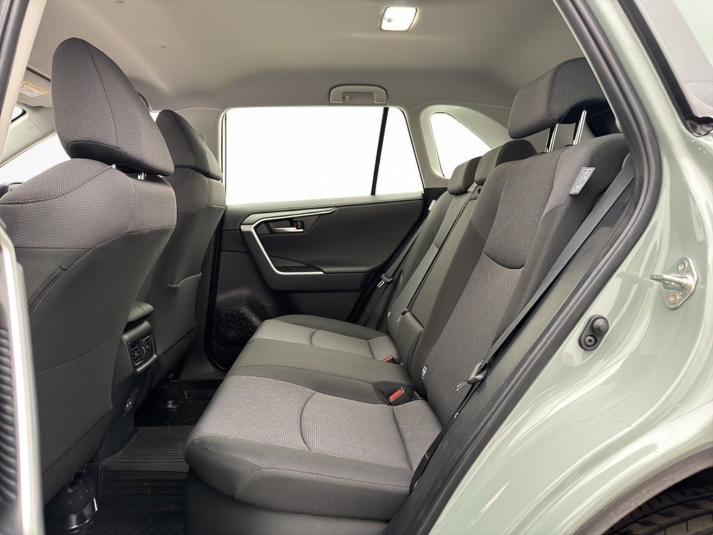 Vehicle Image 25