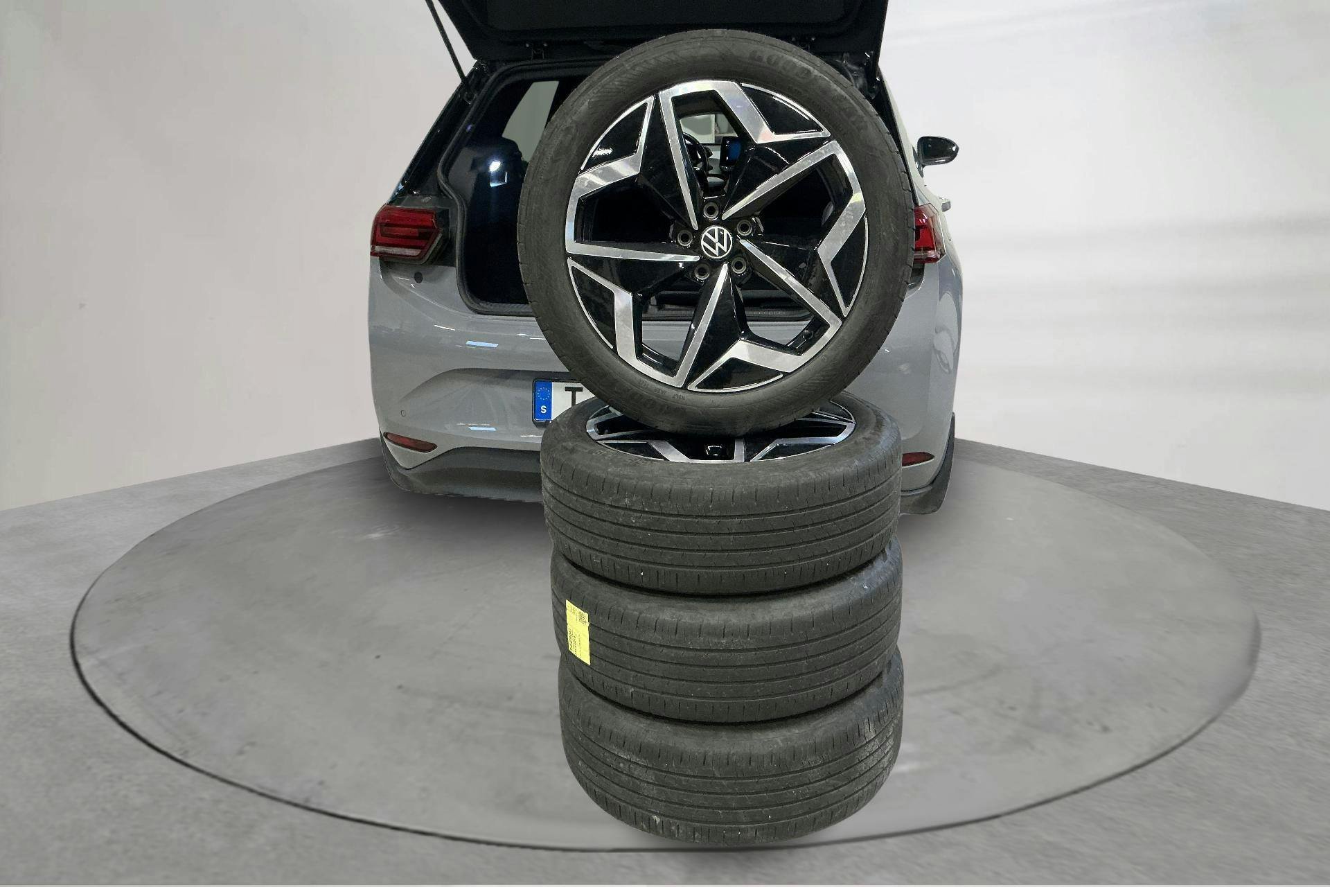 Vehicle Image 14