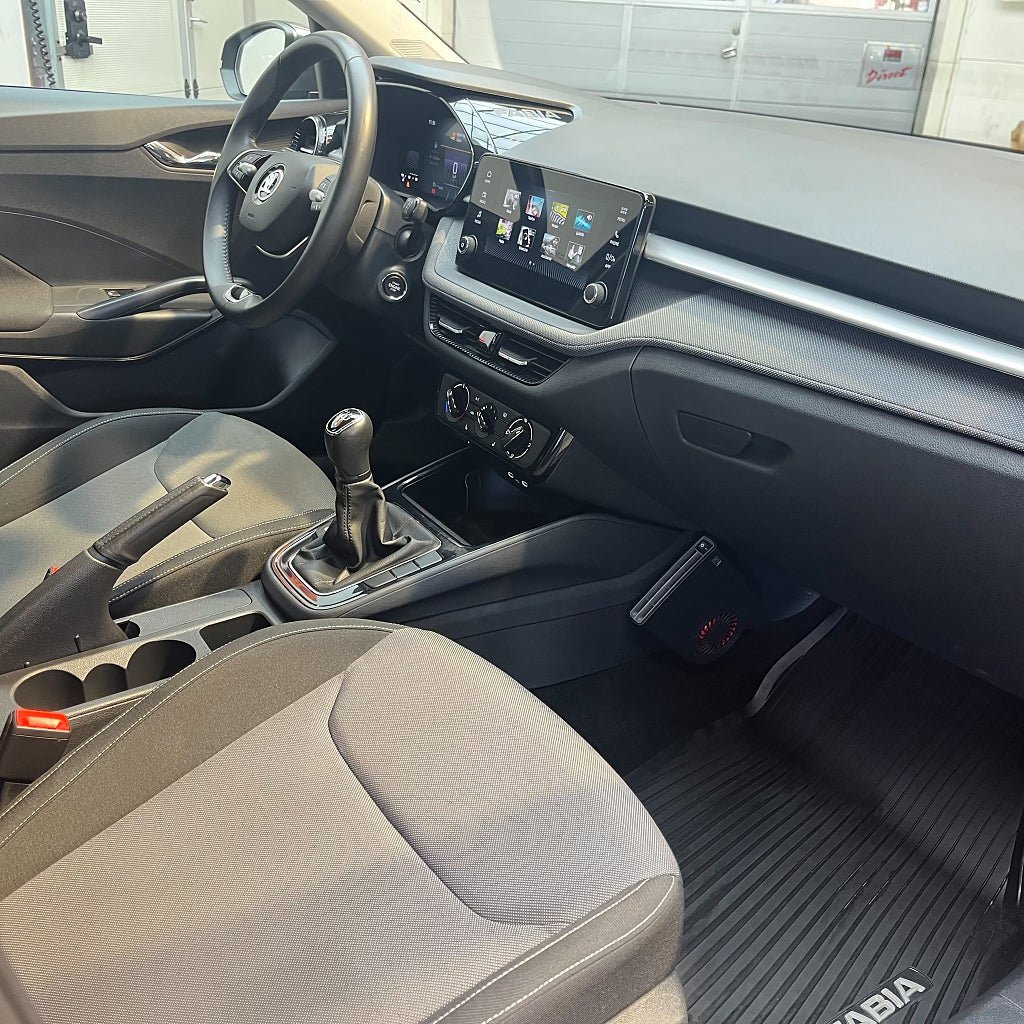 Vehicle Image 13