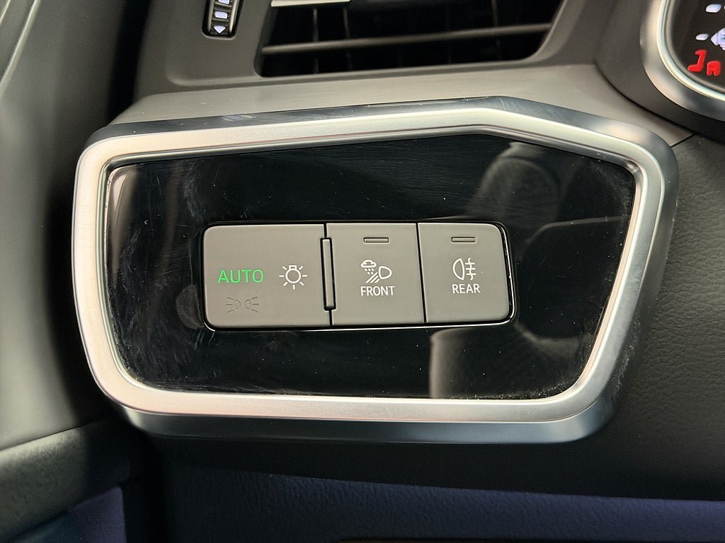Vehicle Image 36