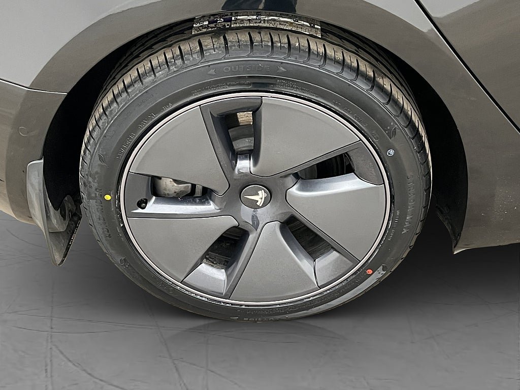 Vehicle Image 25
