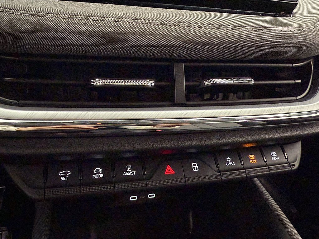 Vehicle Image 26