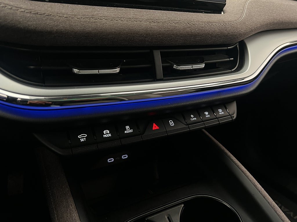 Vehicle Image 26