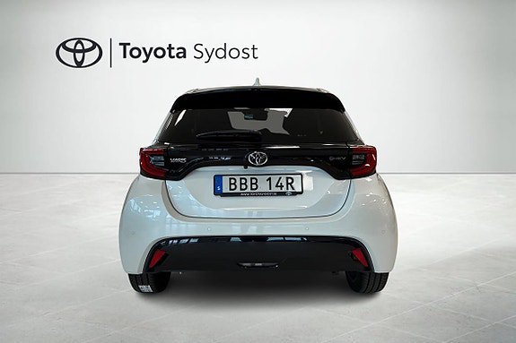 Vehicle Image 4