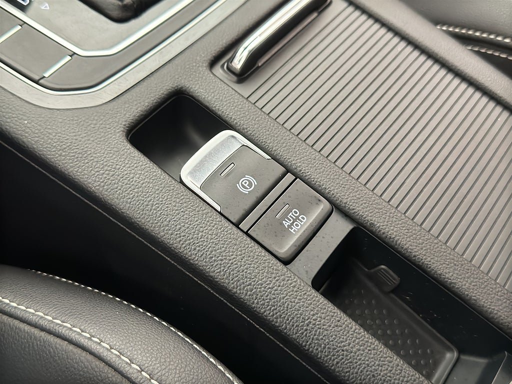 Vehicle Image 25