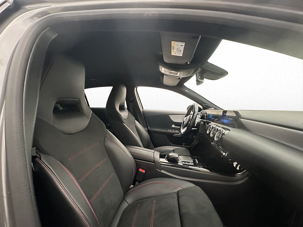 Vehicle Image 32