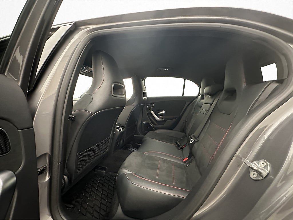Vehicle Image 33