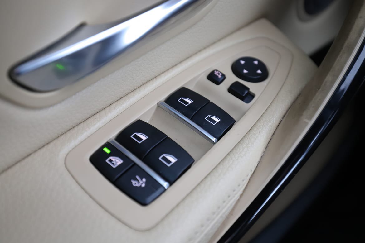 Vehicle Image 35
