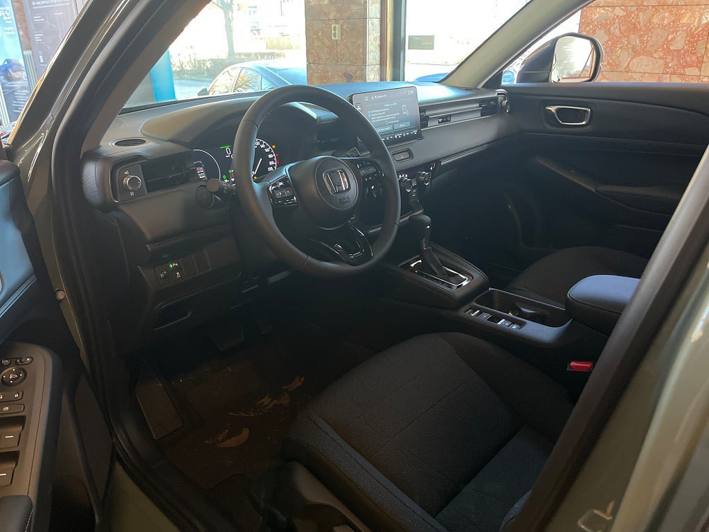 Vehicle Image 9