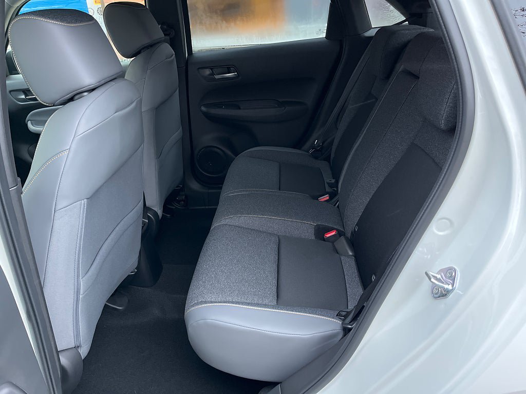 Vehicle Image 8