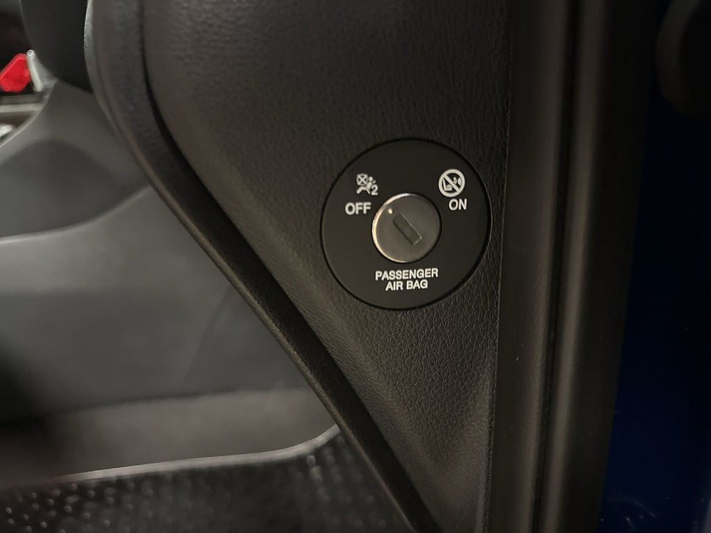 Vehicle Image 25