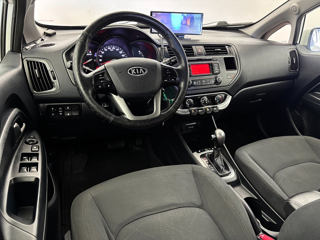 Vehicle Image 16