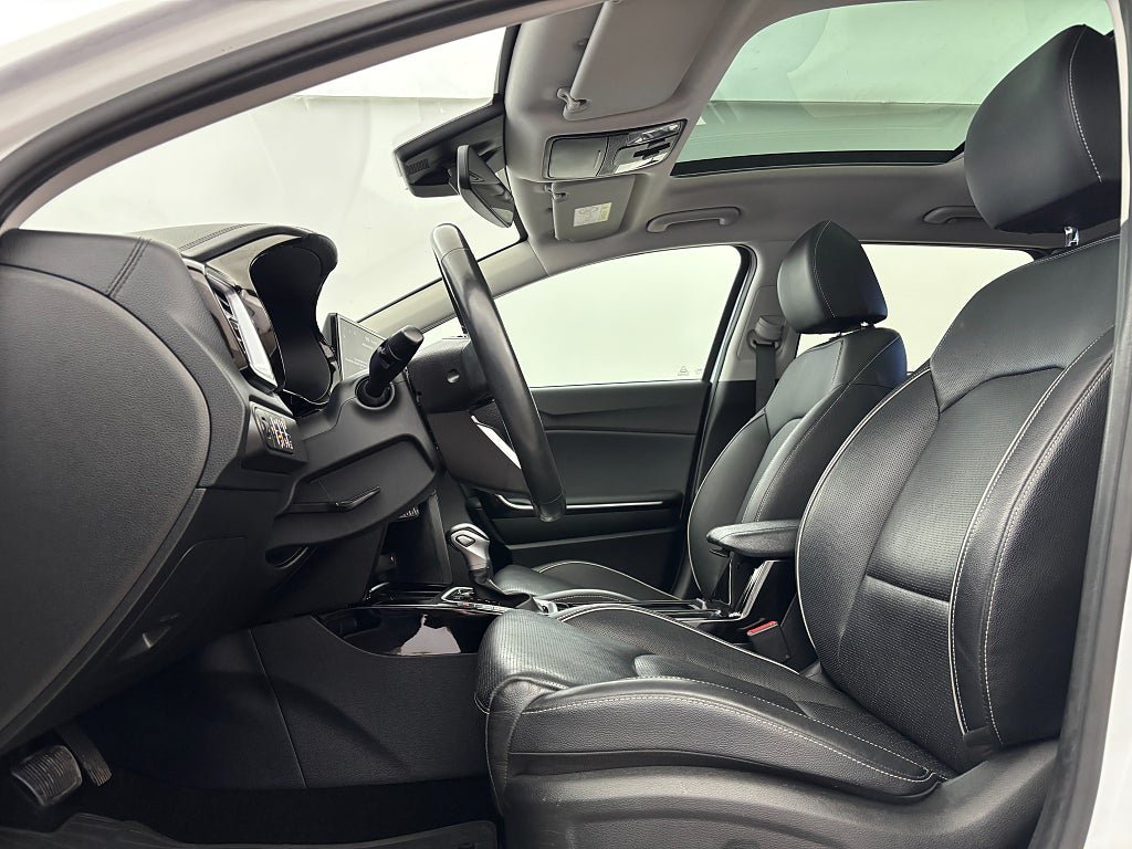 Vehicle Image 13