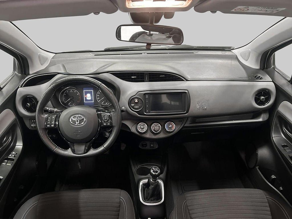 Vehicle Image 12