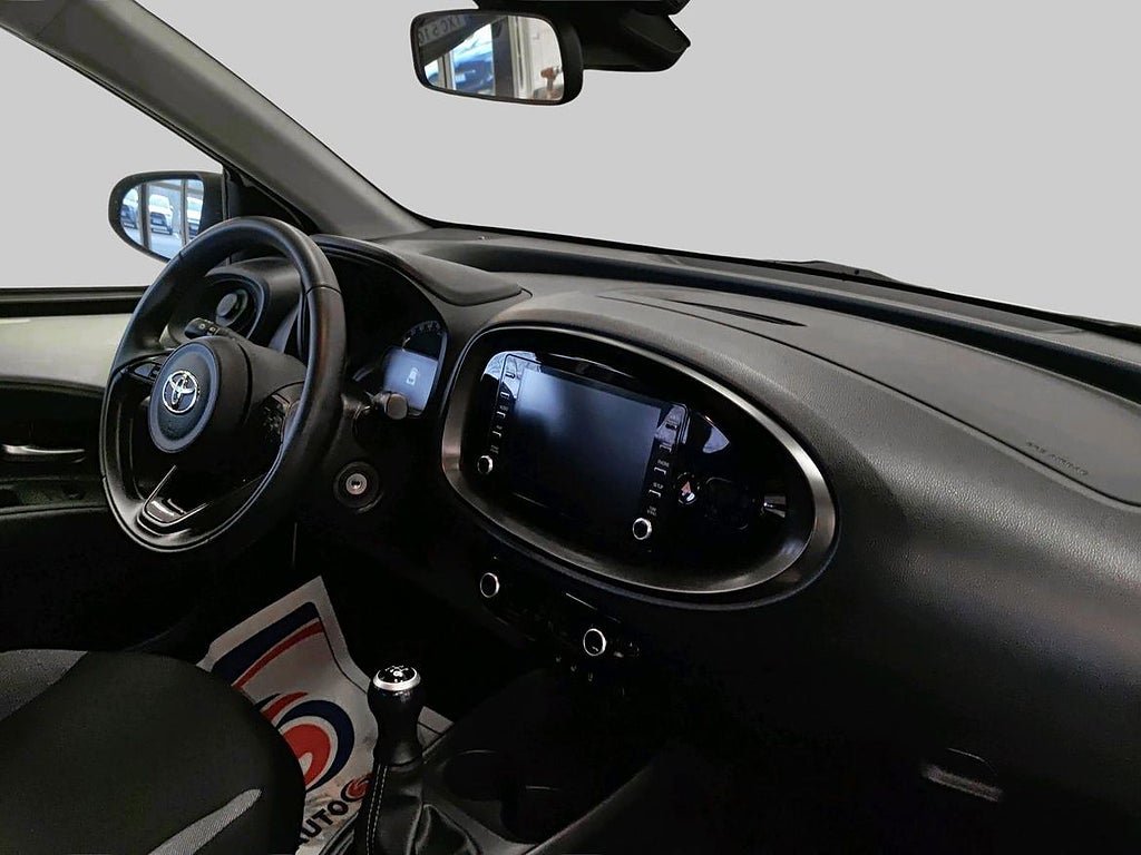 Vehicle Image 10