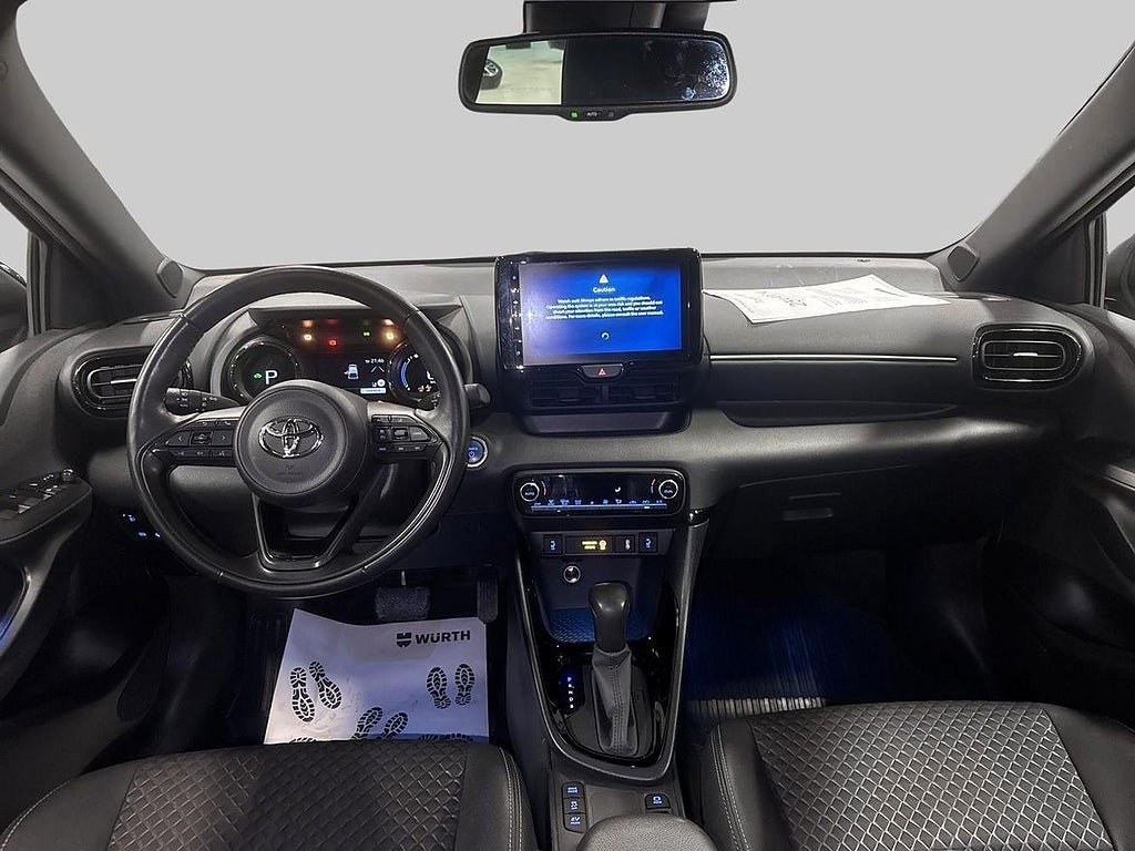 Vehicle Image 12