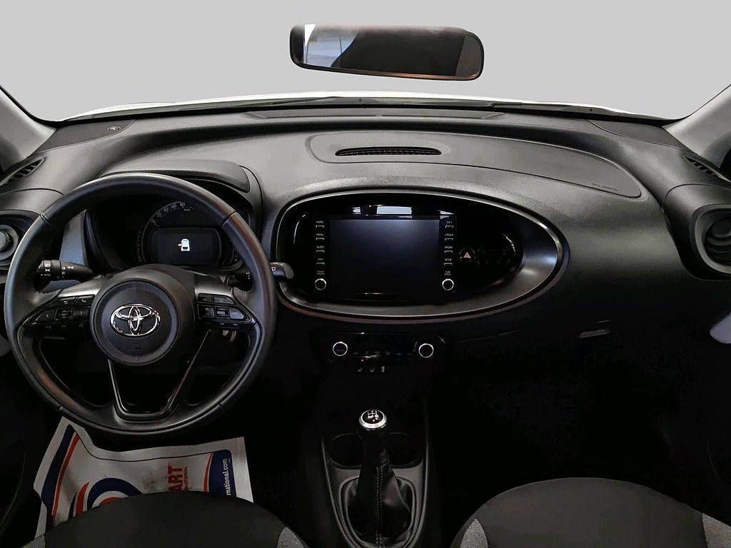 Vehicle Image 12