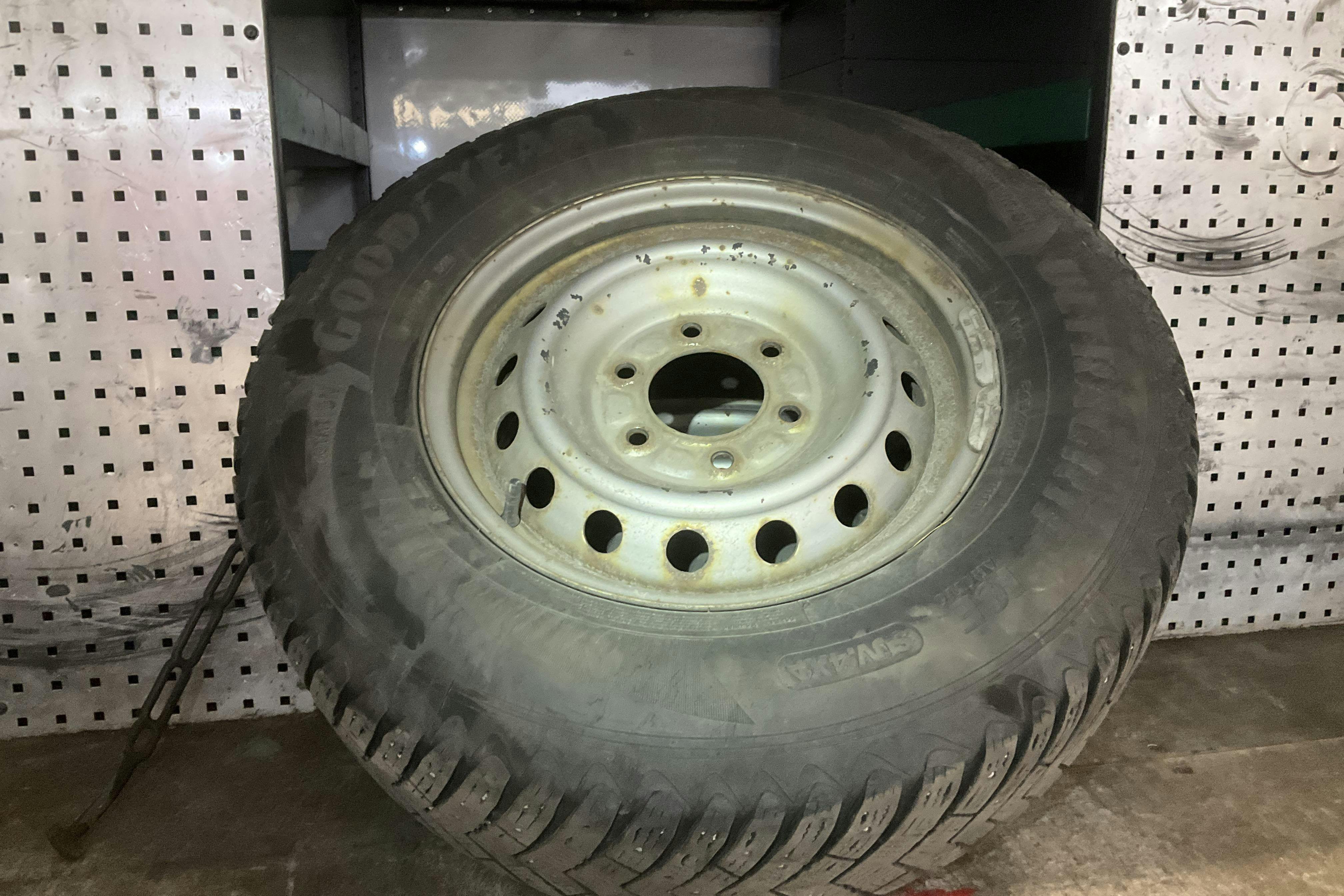 Vehicle Image 12